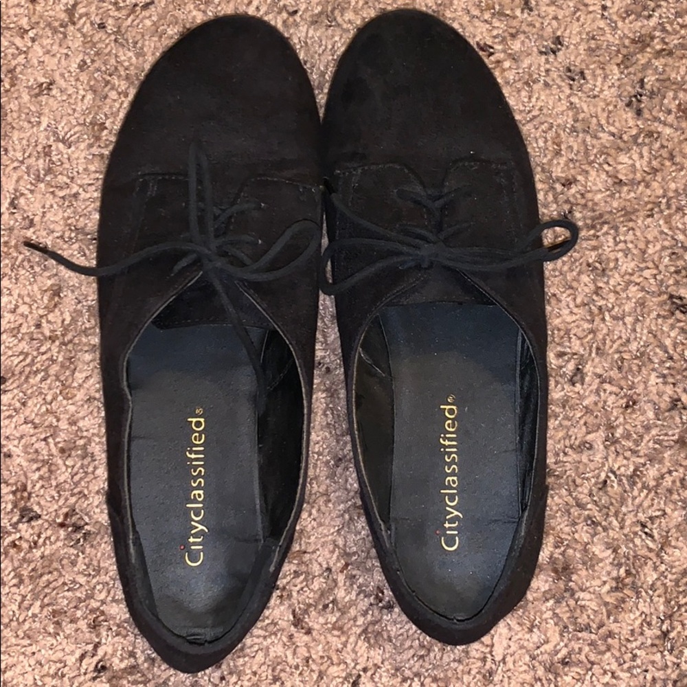 Women’s oxfords/flat shoe